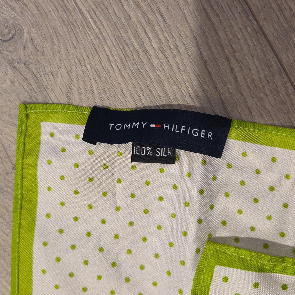 Tommy Hilfiger 💯 Silk Pocket Square - Picture 4 of 4